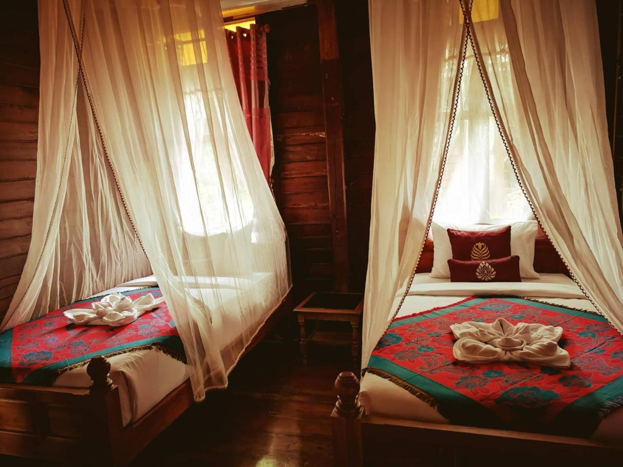 Baan Sithepaban Guesthouse Фитсанулок Екстериор снимка