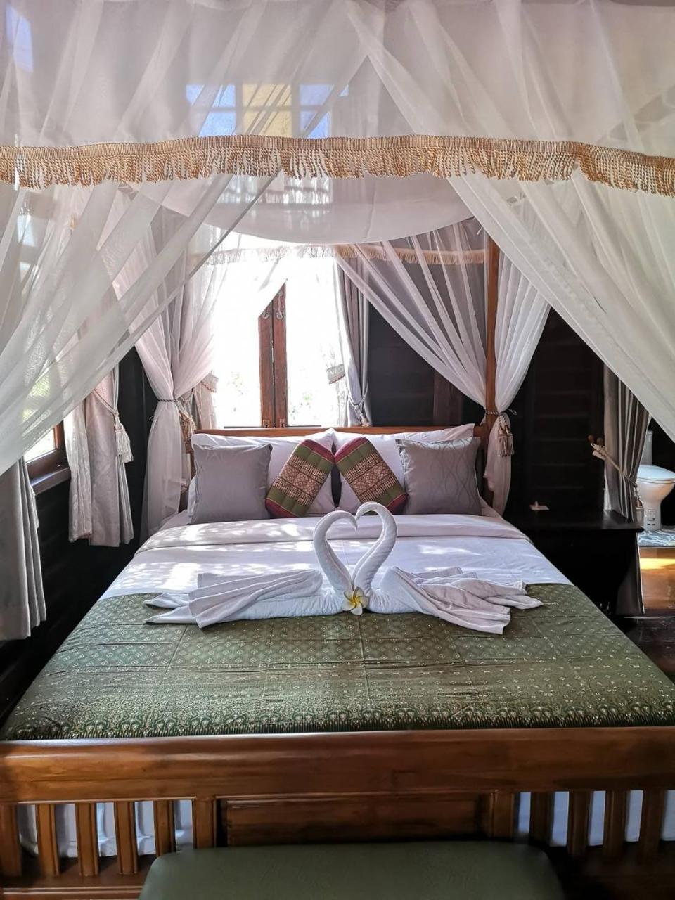 Baan Sithepaban Guesthouse Фитсанулок Екстериор снимка