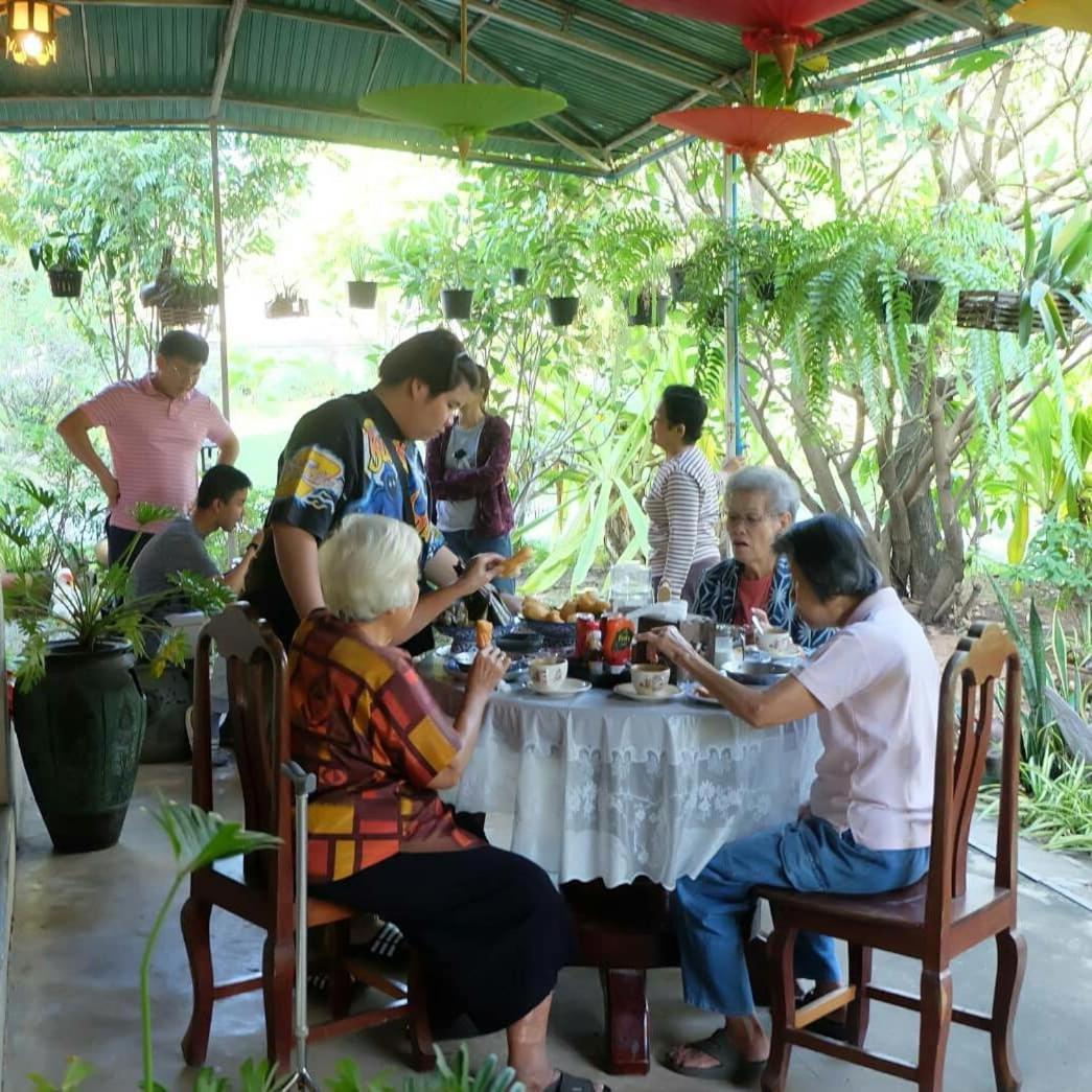 Baan Sithepaban Guesthouse Фитсанулок Екстериор снимка