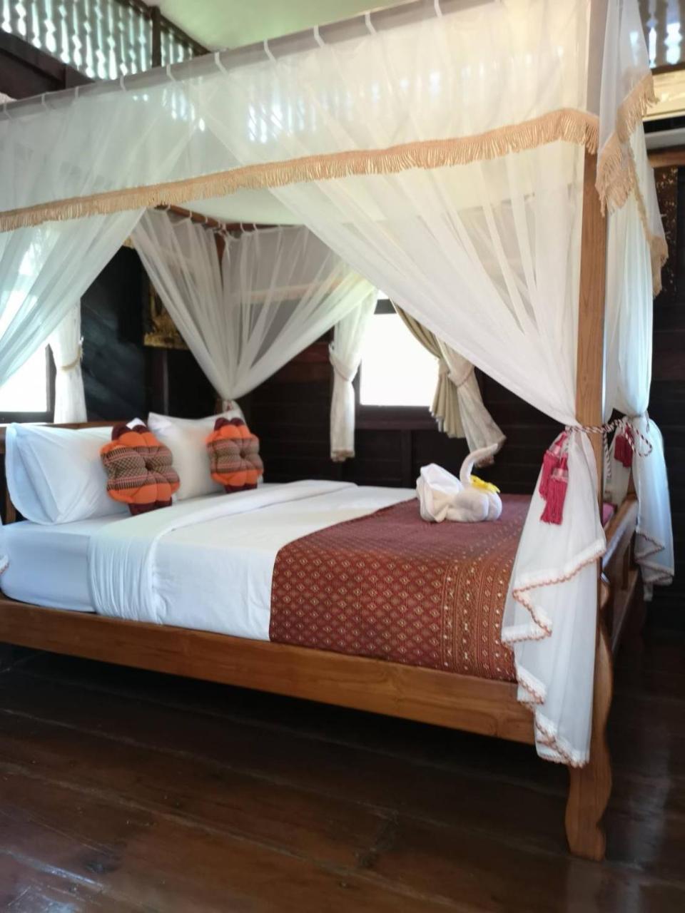 Baan Sithepaban Guesthouse Фитсанулок Екстериор снимка