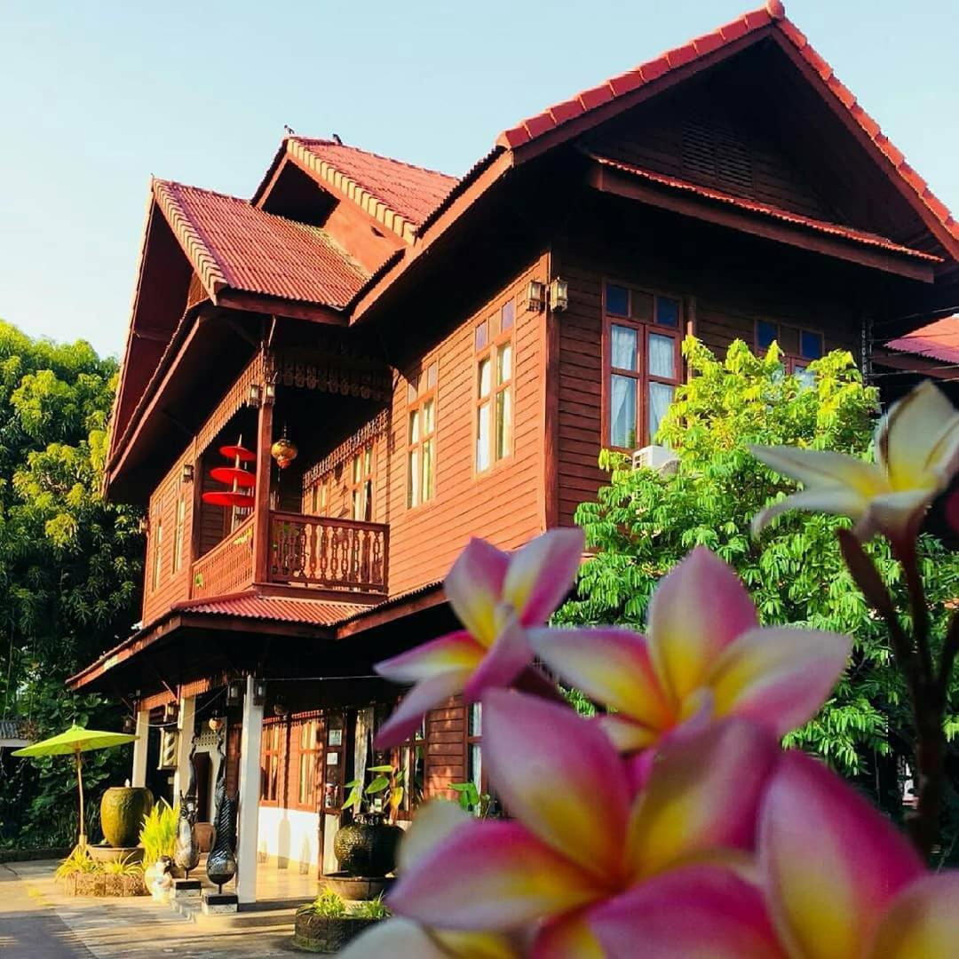 Baan Sithepaban Guesthouse Фитсанулок Екстериор снимка